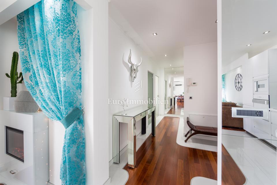 Luksuzni penthouse s fenomenalnim razgledom!