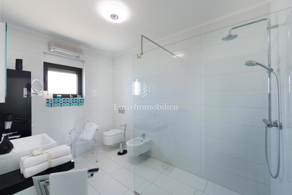 Luksuzni penthouse s fenomenalnim razgledom!