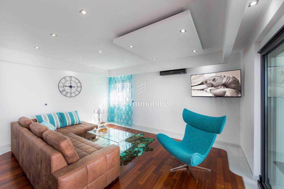 Luksuzni penthouse s fenomenalnim razgledom!