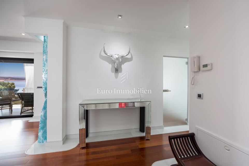 Luksuzni penthouse s fenomenalnim razgledom!