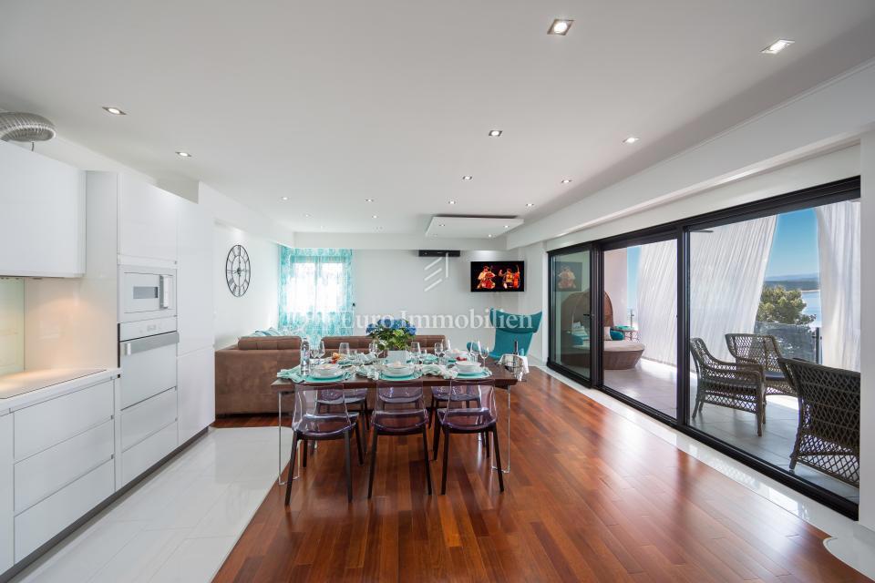 Luksuzni penthouse s fenomenalnim razgledom!