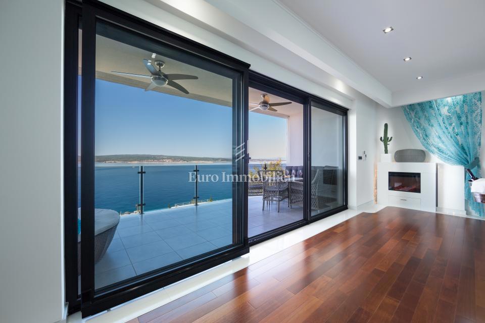 Luksuzni penthouse s fenomenalnim razgledom!