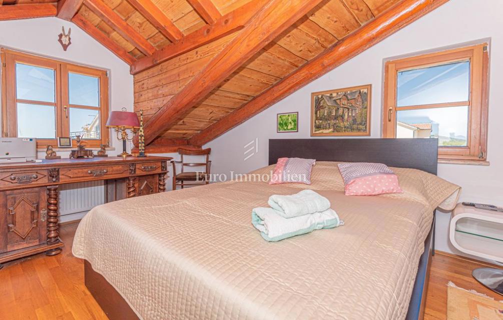 Vila z vrtom in bazenom