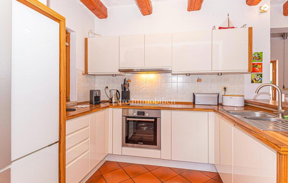 Vila z vrtom in bazenom