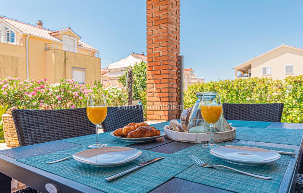 Vila z vrtom in bazenom