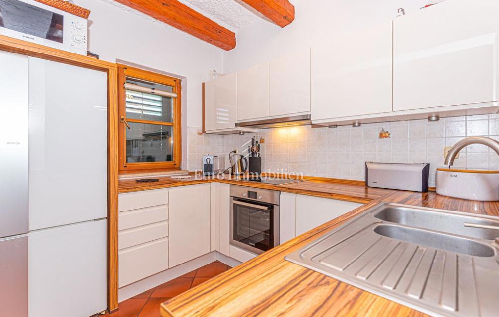 Vila z vrtom in bazenom