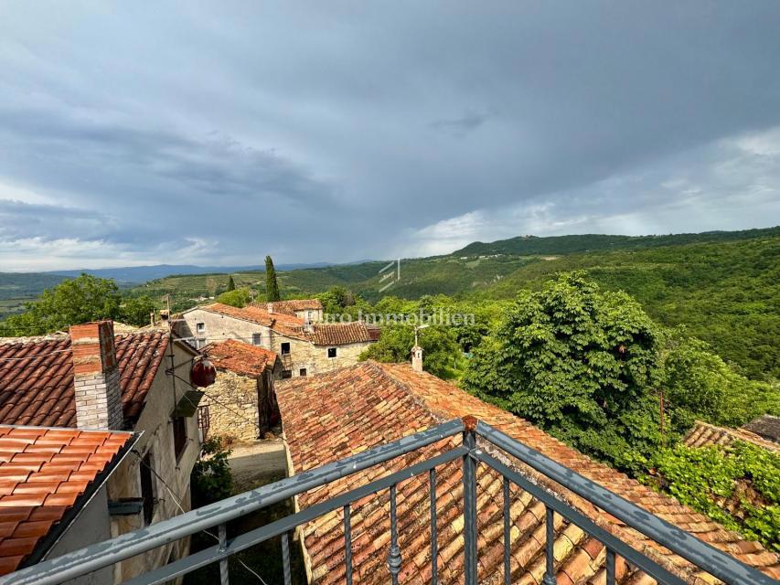 Pazin - hiša nad jezerom