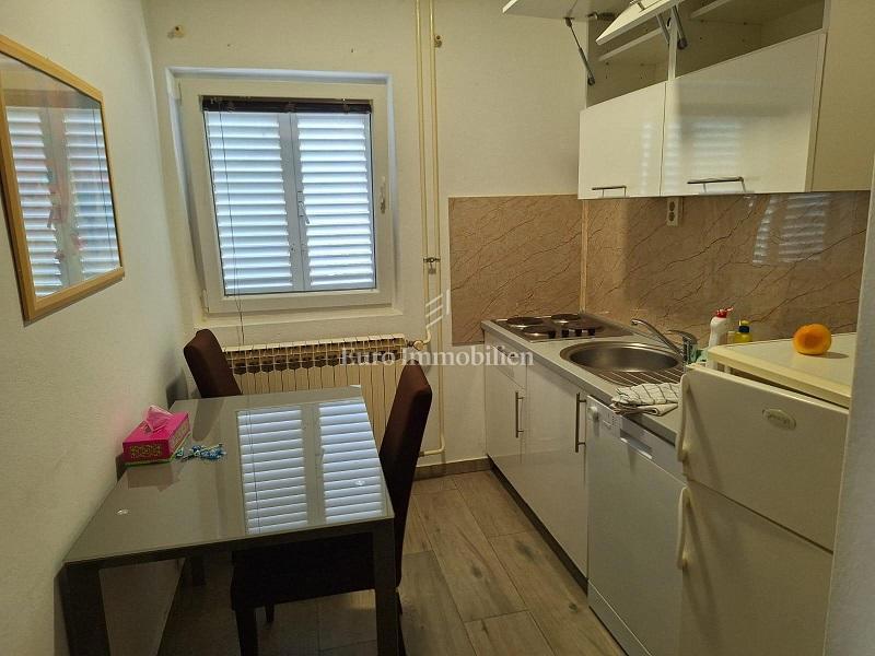 Novalja - hiša s 6 apartmaji