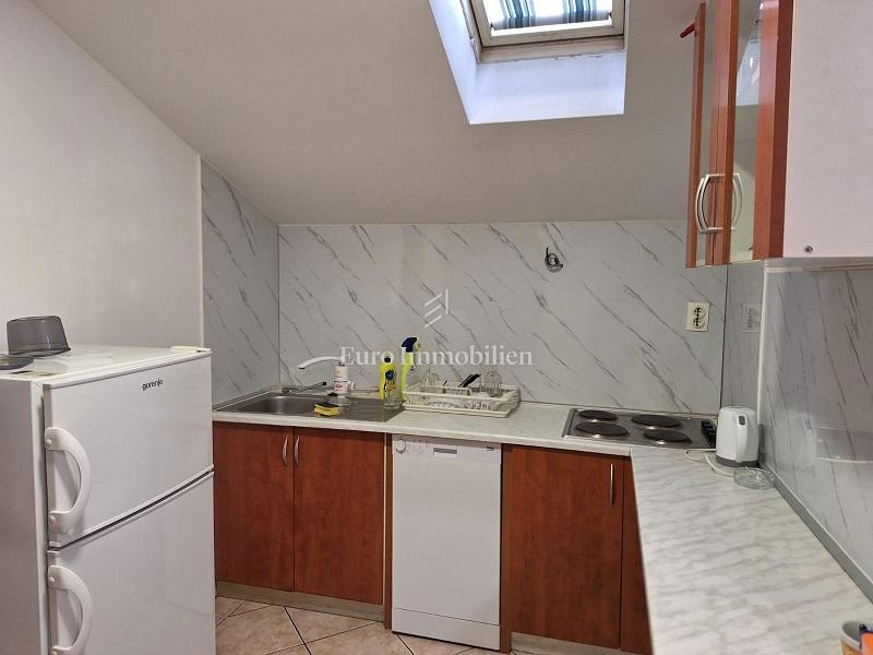 Novalja - hiša s 6 apartmaji