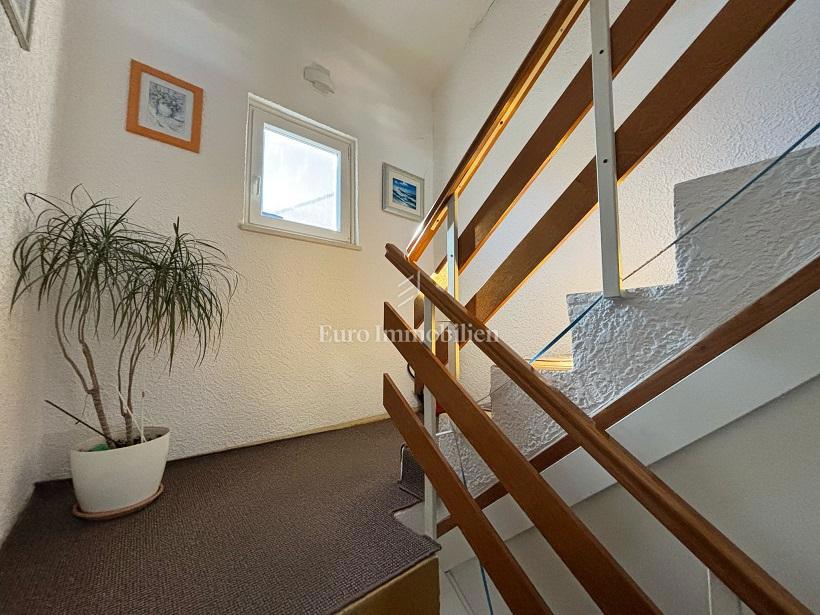 Novalja - hiša s 6 apartmaji