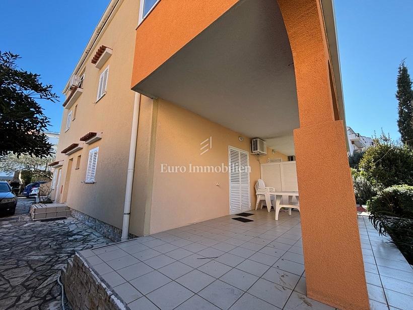 Novalja - hiša s 6 apartmaji
