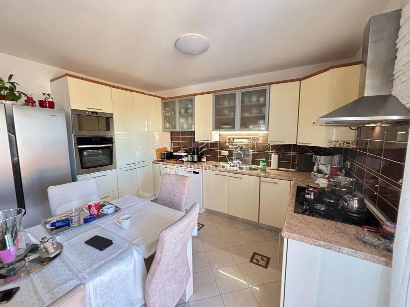 Novalja - hiša s 6 apartmaji