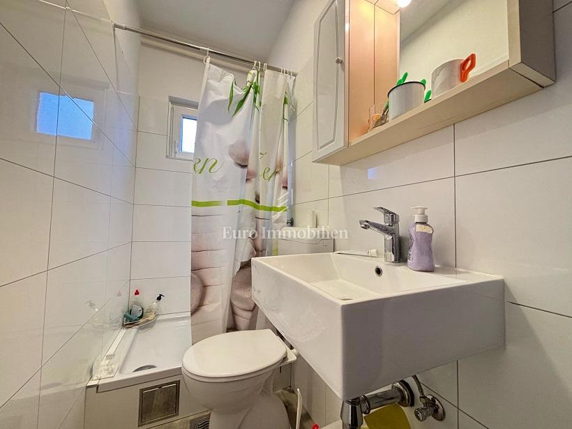 Novalja - hiša s 6 apartmaji