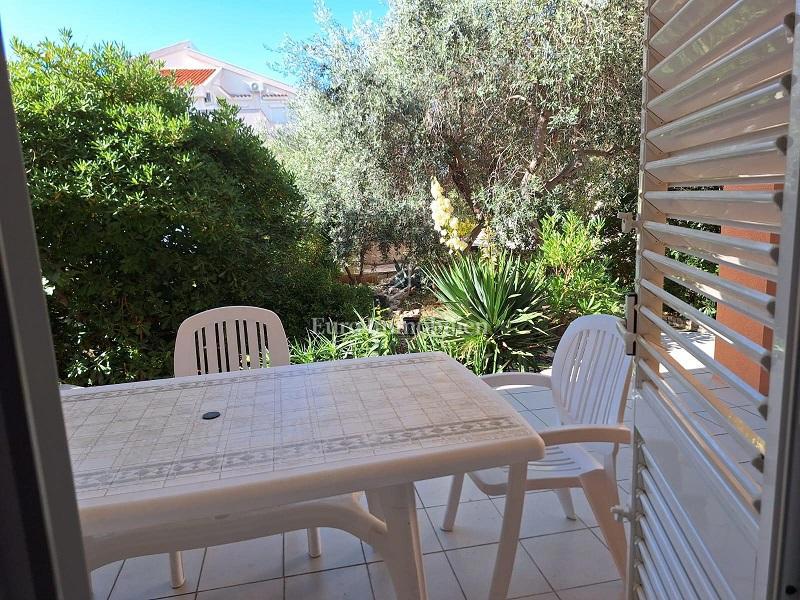Novalja - hiša s 6 apartmaji