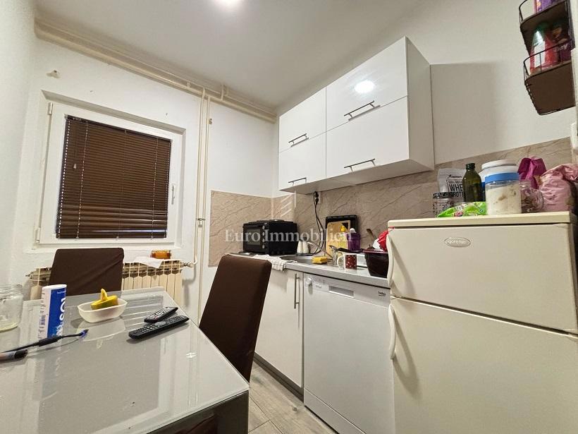 Novalja - hiša s 6 apartmaji