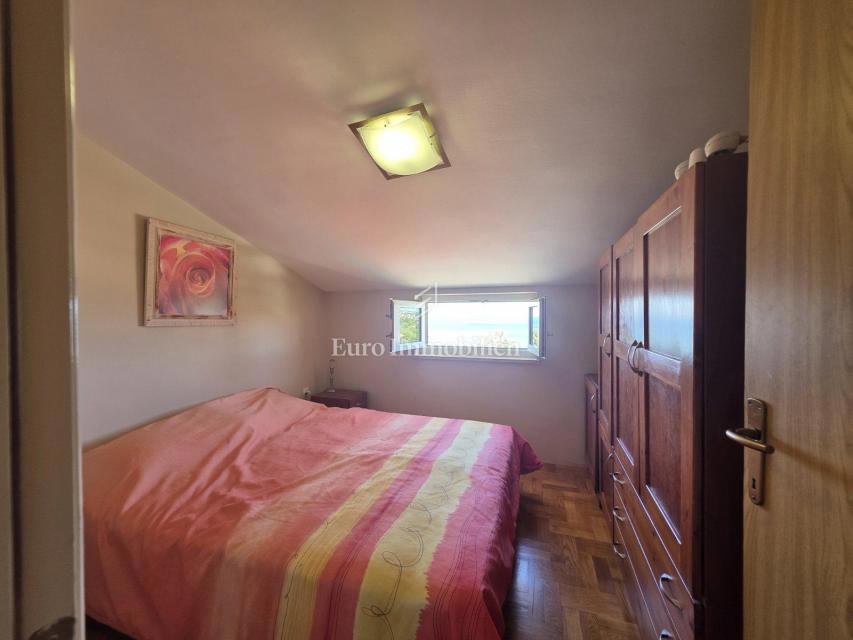 Klenovica - dva apartmaja na odlični lokaciji