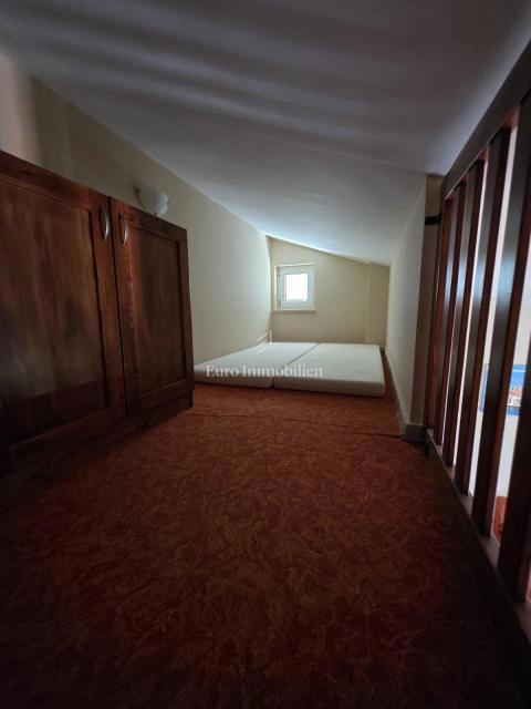Klenovica - dva apartmaja na odlični lokaciji