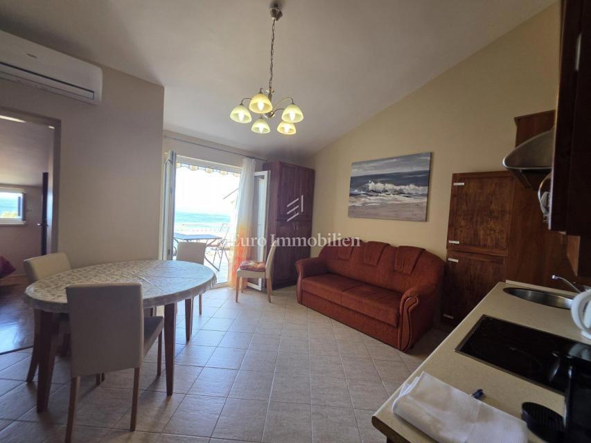 Klenovica - dva apartmaja na odlični lokaciji