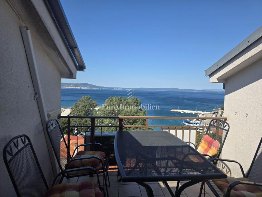 Klenovica - dva apartmaja na odlični lokaciji