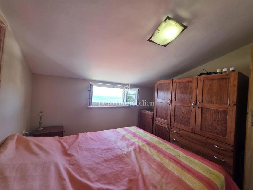 Klenovica - dva apartmaja na odlični lokaciji