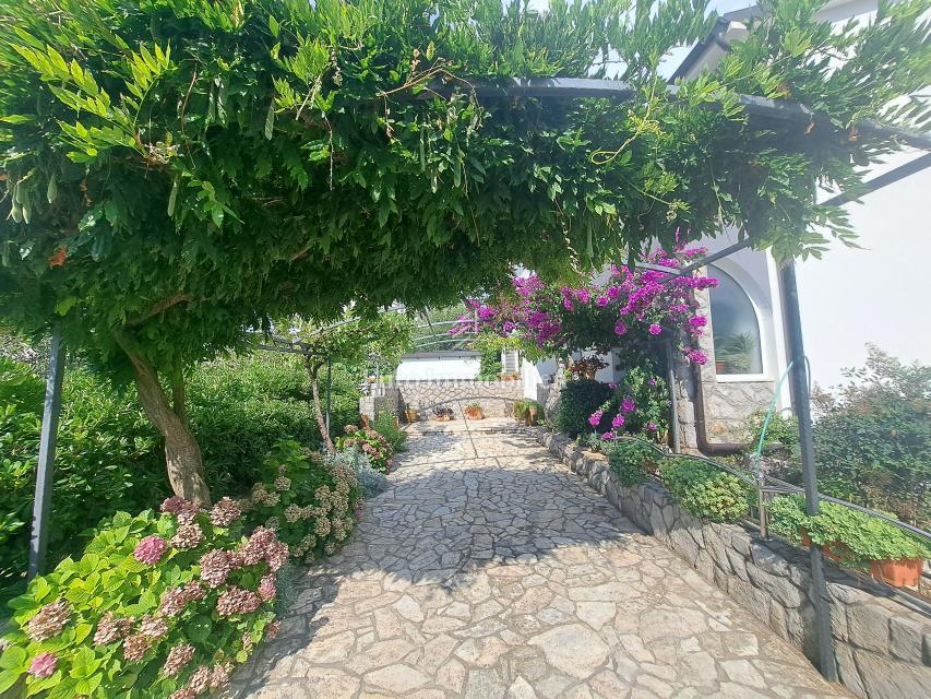 Apartma z vrtom v mestu Krk