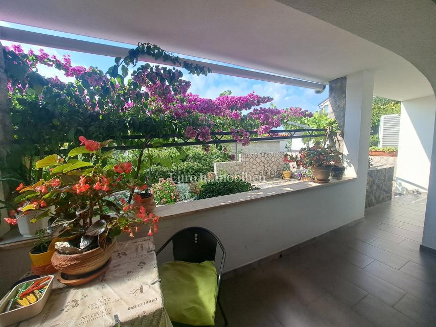Apartma z vrtom v mestu Krk
