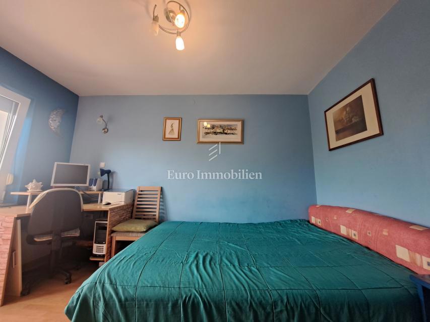 Apartma z vrtom v mestu Krk