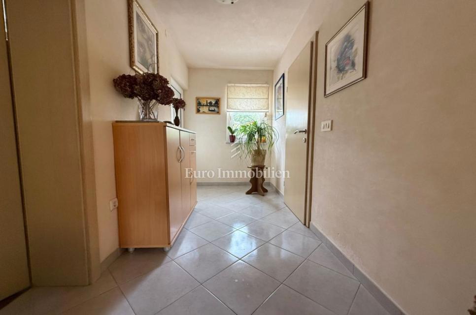 Apartma z vrtom v mestu Krk