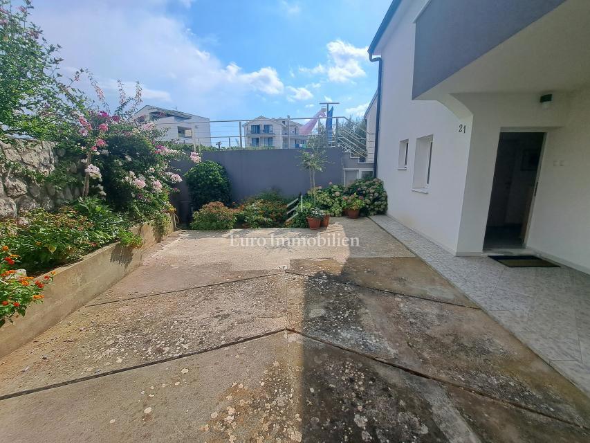 Apartma z vrtom v mestu Krk