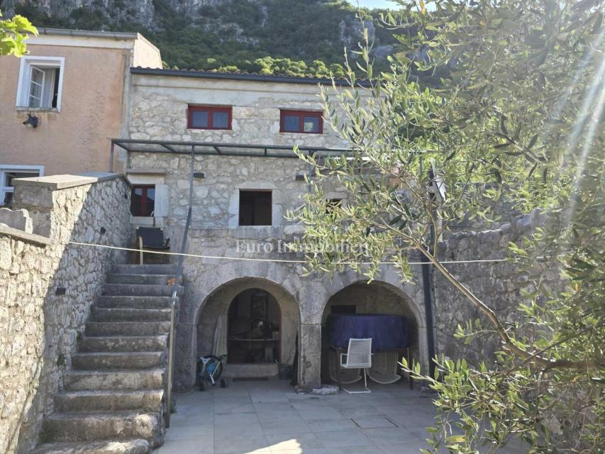 Grižane - obnovljena kamnita hiša