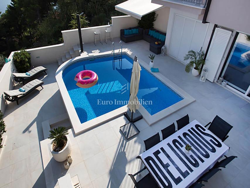 Baška Voda - vila z bazenom v bližini plaže