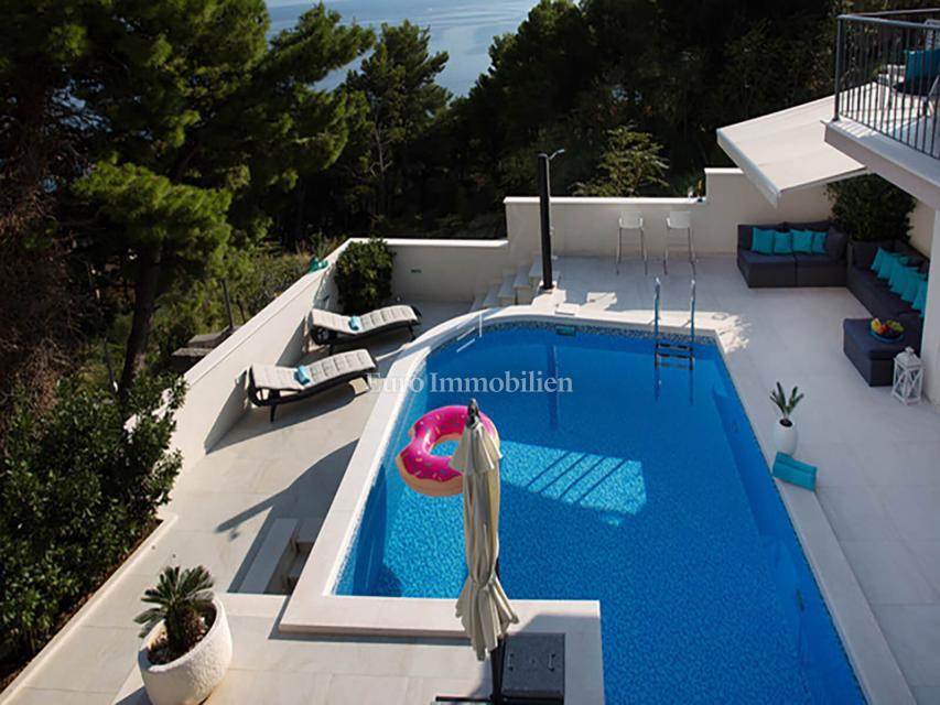 Baška Voda - vila z bazenom v bližini plaže