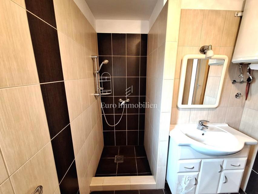 Soline – apartma blizu plaže z odprtim pogledom na morj