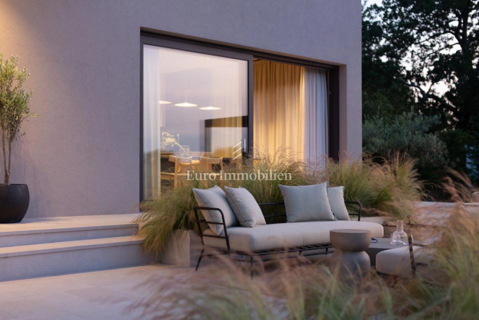 Istra, Poreč – Moderna vila z bazenom na prodaj