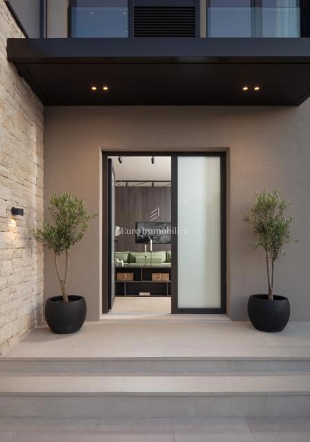 Istra, Poreč – Moderna vila z bazenom na prodaj