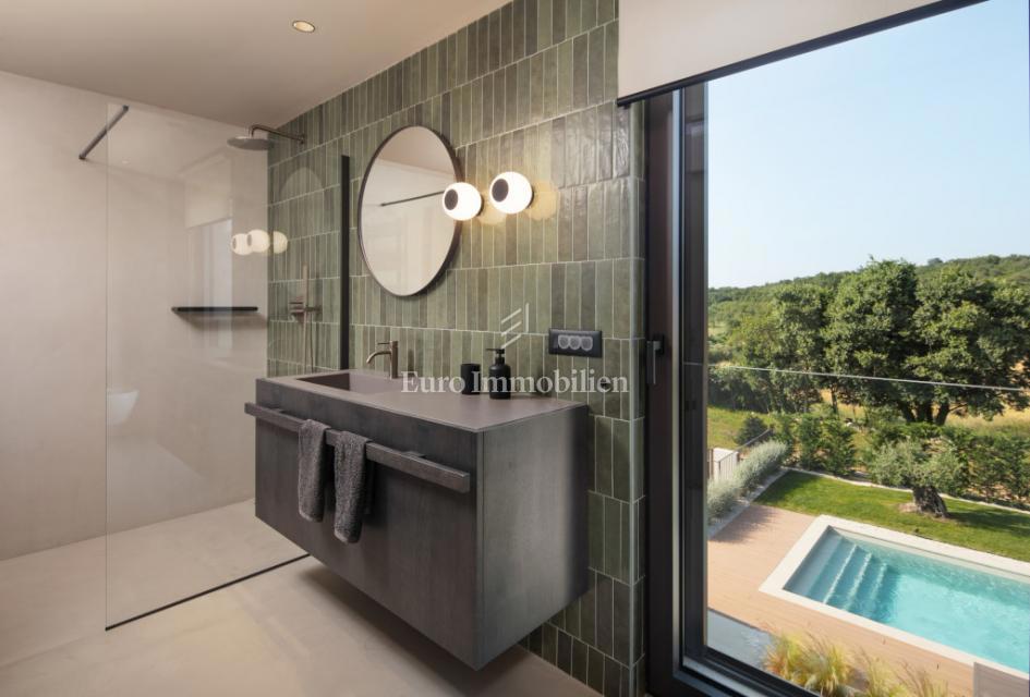 Istra, Poreč – Moderna vila z bazenom na prodaj