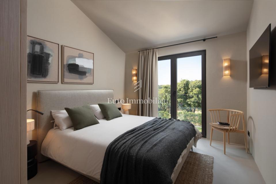 Istra, Poreč – Moderna vila z bazenom na prodaj