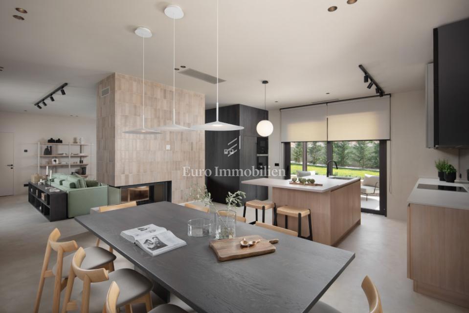 Istra, Poreč – Moderna vila z bazenom na prodaj