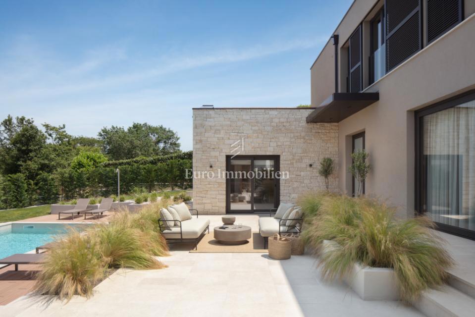 Istra, Poreč – Moderna vila z bazenom na prodaj