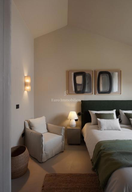 Istra, Poreč – Moderna vila z bazenom na prodaj