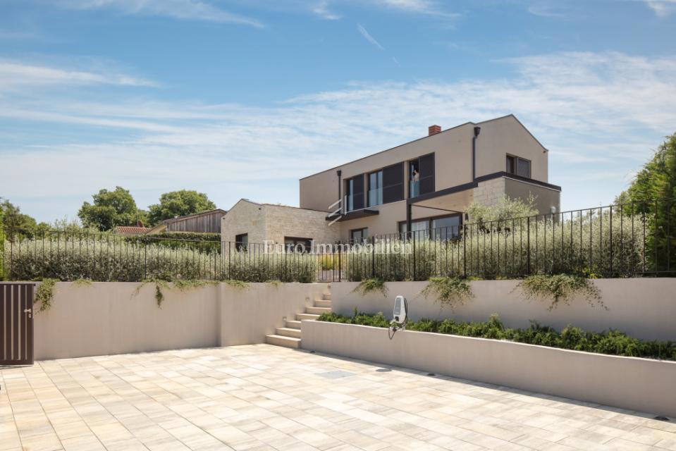 Istra, Poreč – Moderna vila z bazenom na prodaj