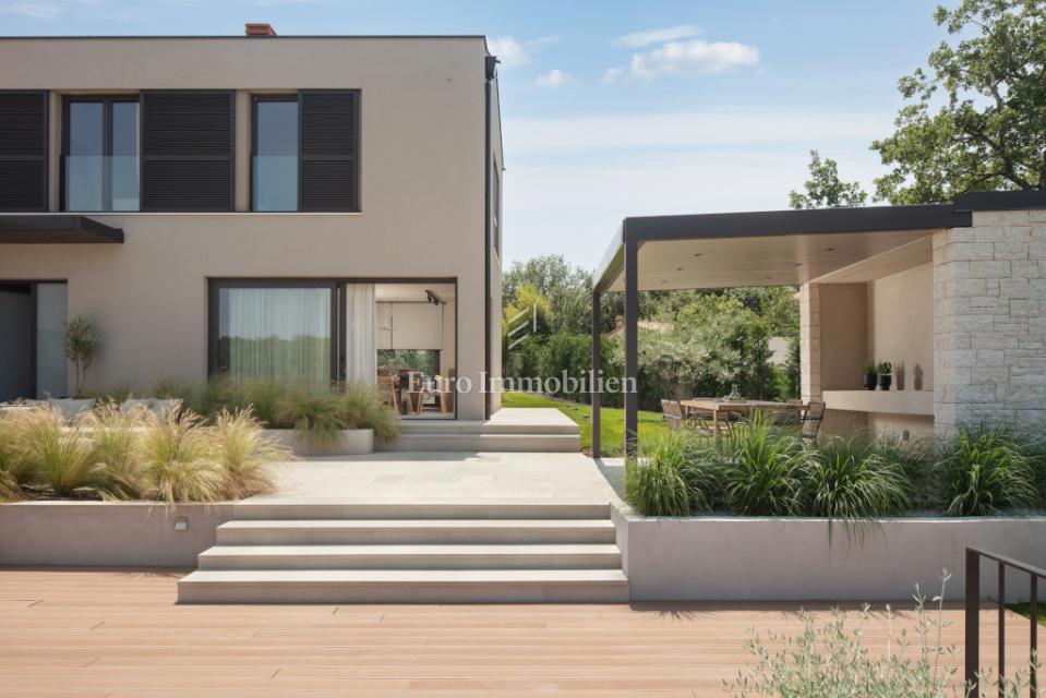Istra, Poreč – Moderna vila z bazenom na prodaj