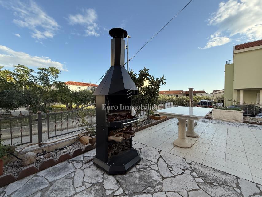 Promajna – Trisobno stanovanje v vili blizu morja