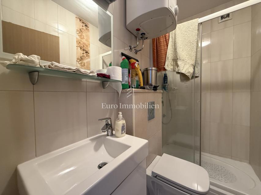 Promajna – Trisobno stanovanje v vili blizu morja