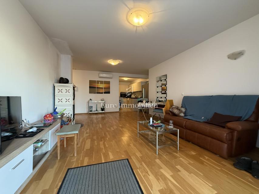 Promajna – Trisobno stanovanje v vili blizu morja