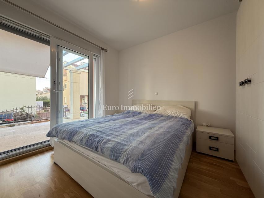 Promajna – Trisobno stanovanje v vili blizu morja