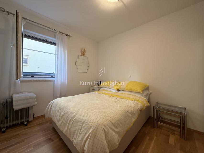 Promajna – Trisobno stanovanje v vili blizu morja