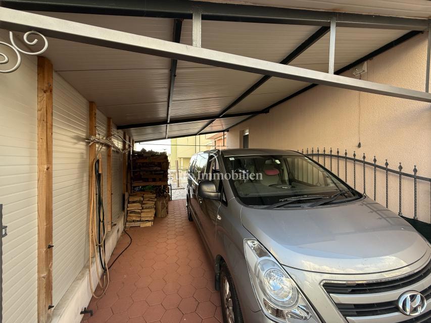 Promajna – Trisobno stanovanje v vili blizu morja