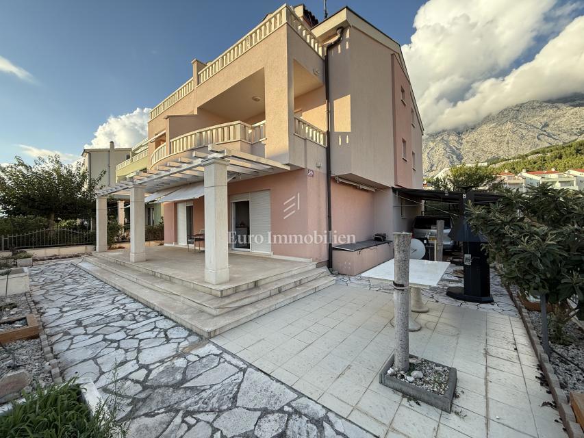 Promajna – Trisobno stanovanje v vili blizu morja