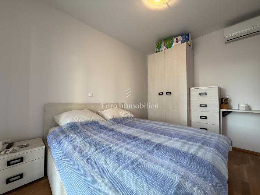 Promajna – Trisobno stanovanje v vili blizu morja